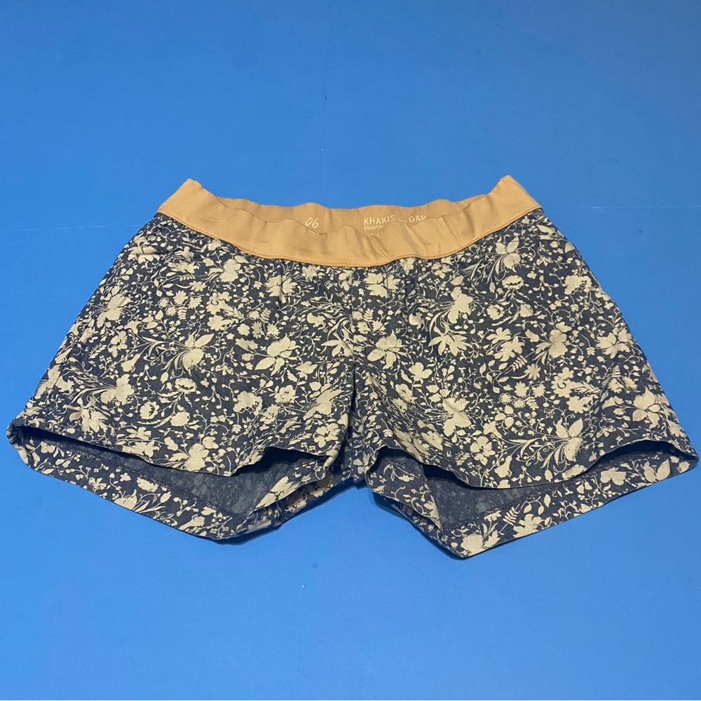 ⭐️ Khakis by gap maternity floral shorts size 6 - Picture 2 of 4